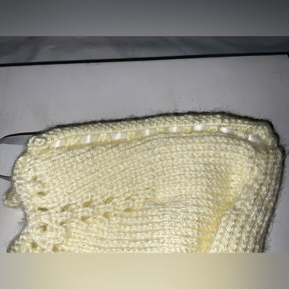 NEW HANDMADE CREAM WHITE KNITTED BABY NEWBORN BONNET CAP WITH RIBBON TIE - Picture 12 of 13